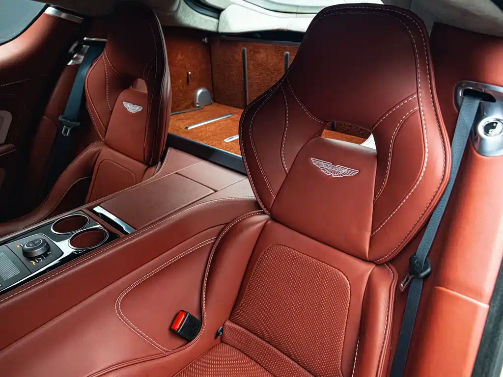 Aston Martin Rapide 2016 — фото 23