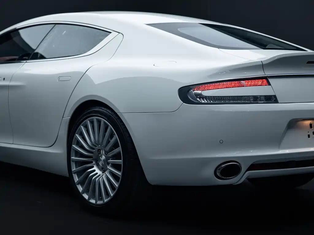 Aston Martin Rapide 2016 — фото 33