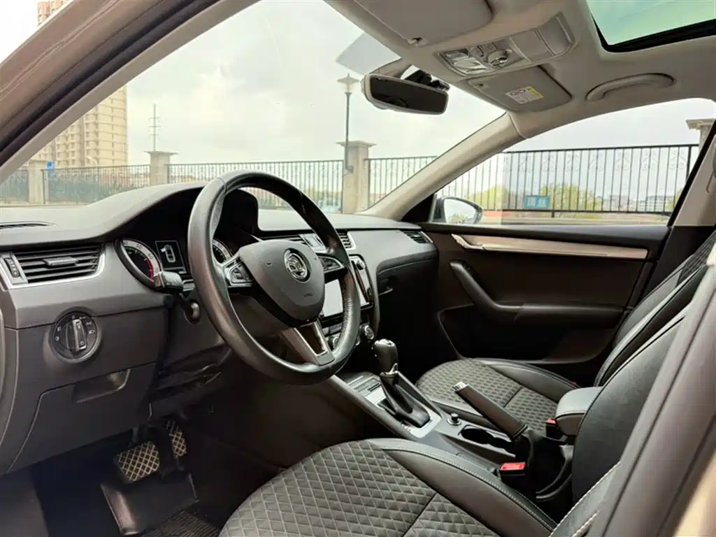 Skoda Octavia 2018 — фото 18