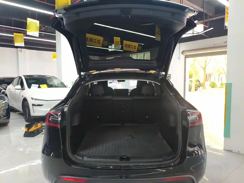Tesla Model Y 2023 — фото 15