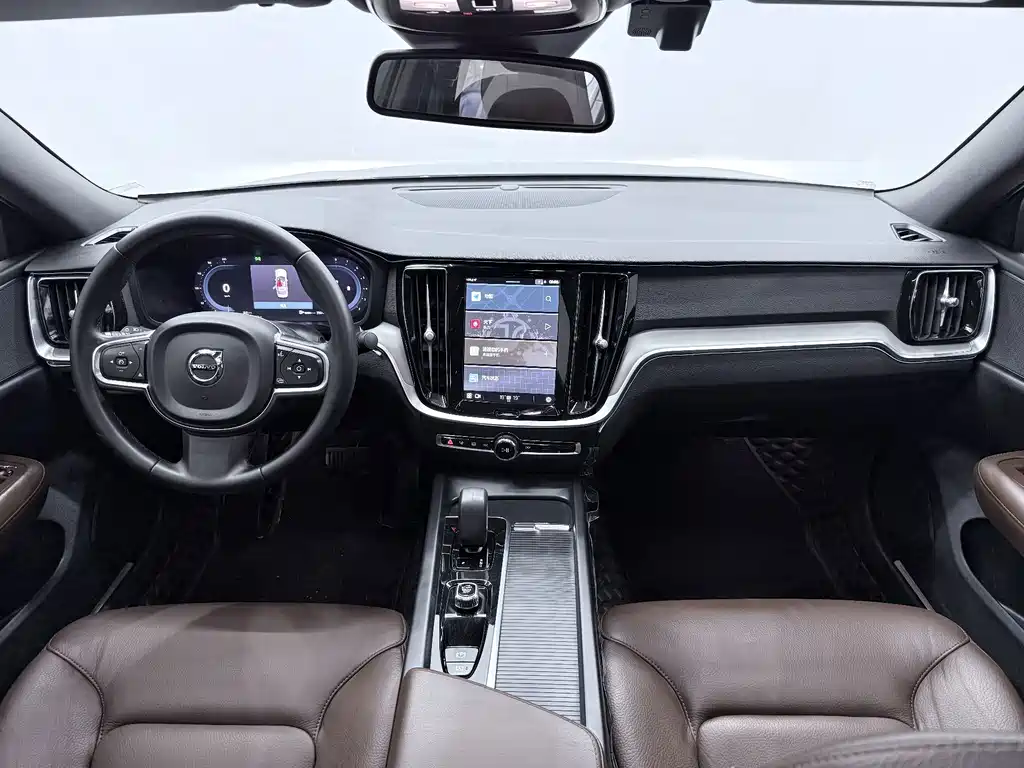 Volvo S60 2023 — фото 5