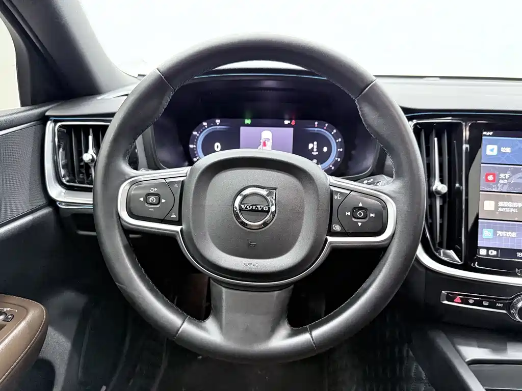 Volvo S60 2023 — фото 6