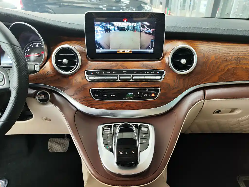 Mercedes-Benz V-Class 2020 — фото 11