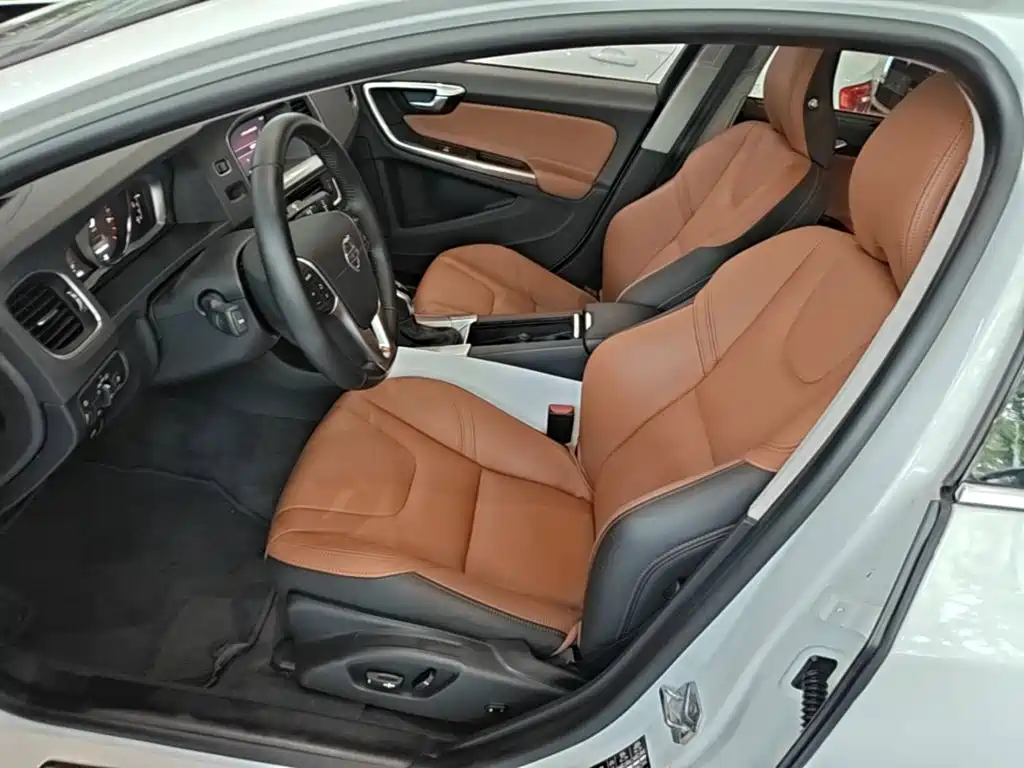 Volvo S60 2017 — фото 15