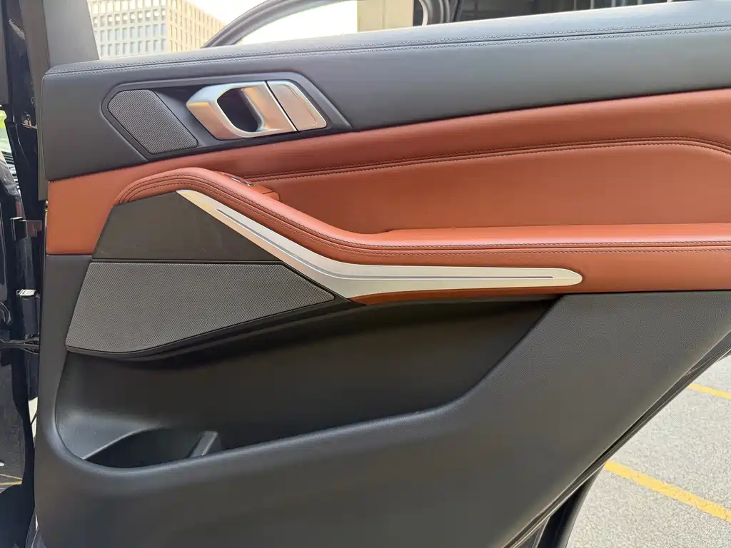BMW X7 2021 — фото 17