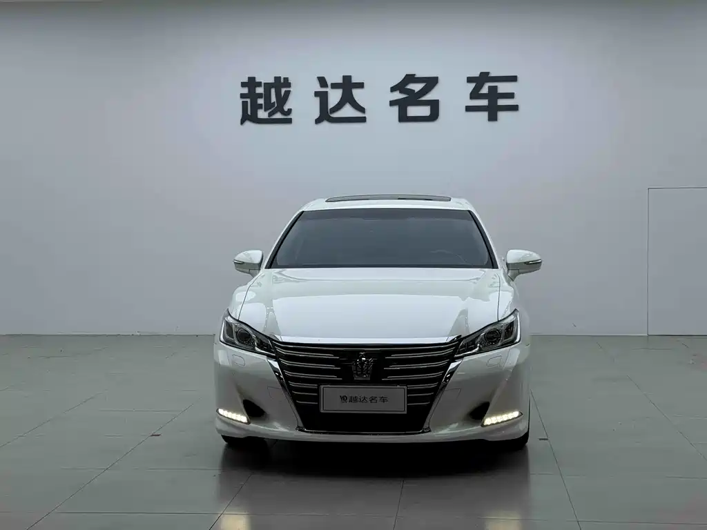 Toyota Crown 2017 — фото 2