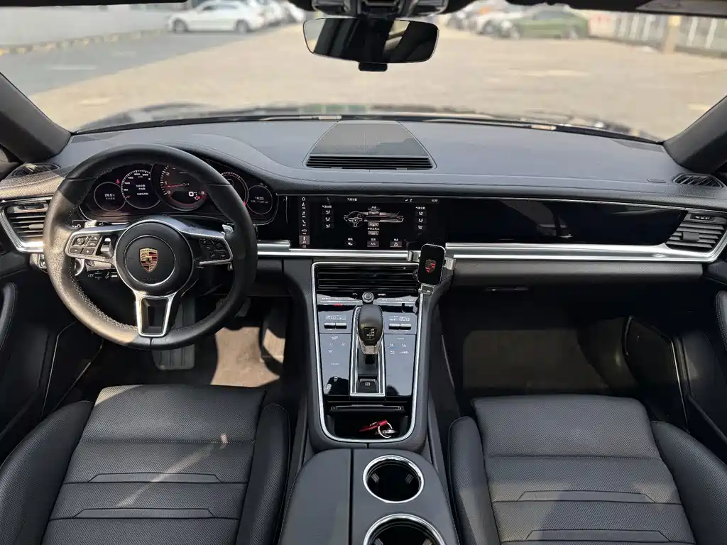 Porsche Panamera 2018 — фото 6