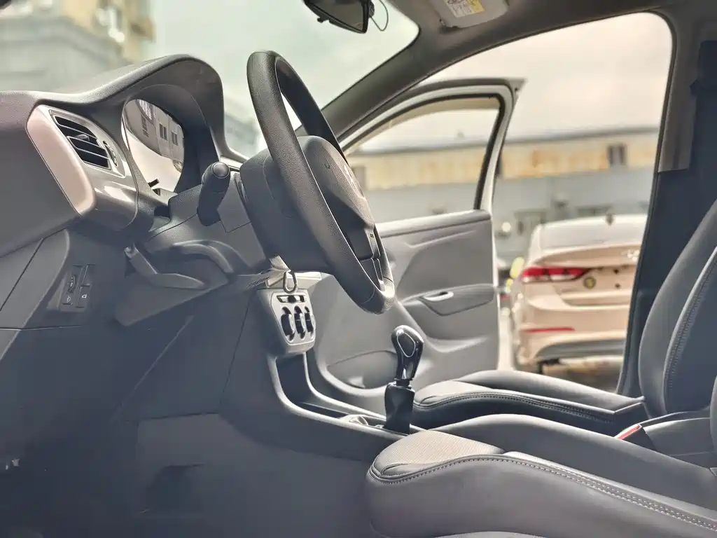 Peugeot 301 2014 — фото 12