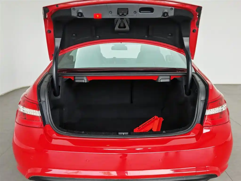 Mercedes-Benz E-Class 2013 — фото 16