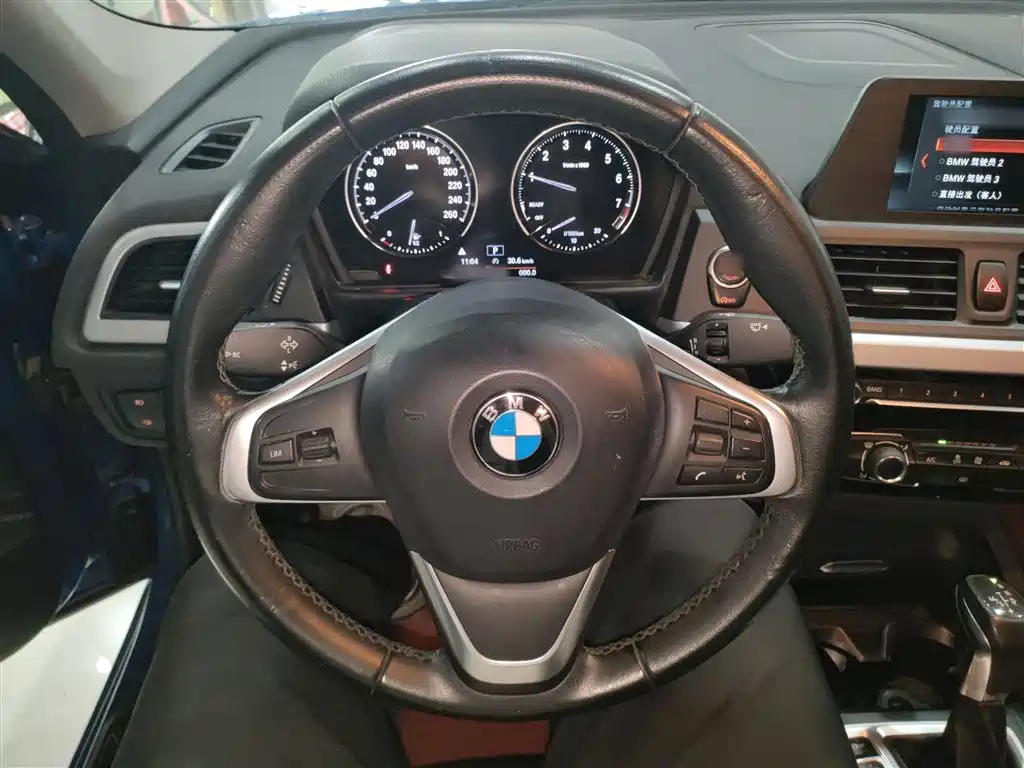 BMW 1 Series 2018 — фото 11