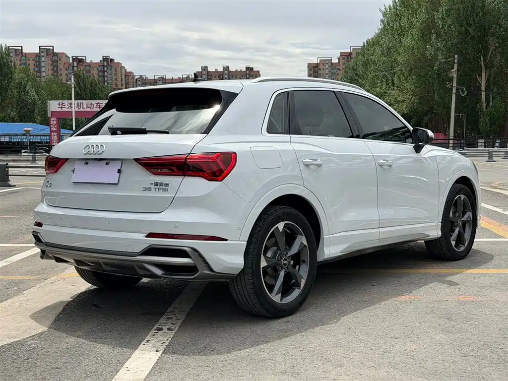 Audi Q3 2023 — фото 16