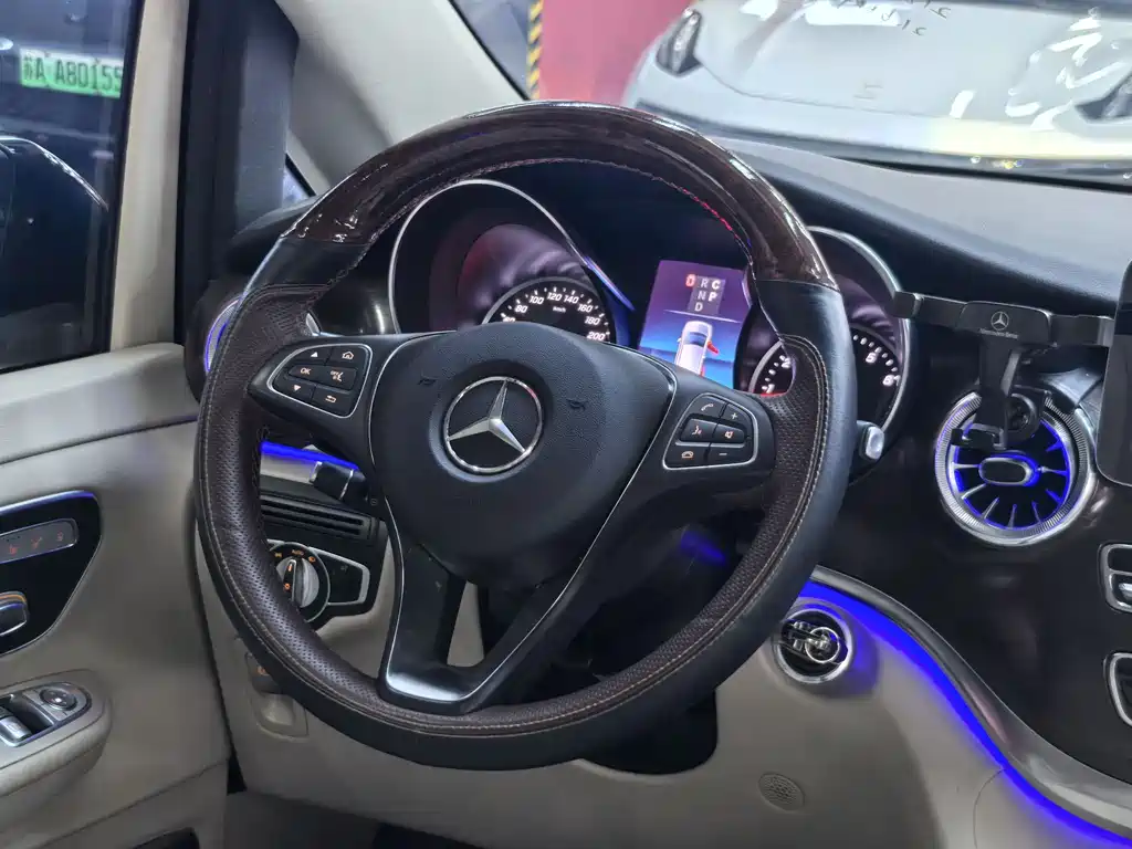 Mercedes-Benz V-Class 2021 — фото 13