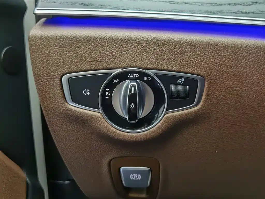 Mercedes-Benz E-Class 2019 — фото 21