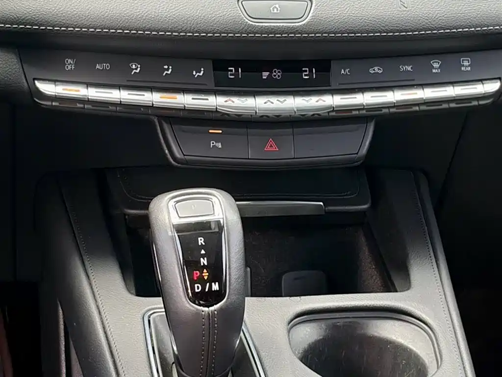 Cadillac XT4 2019 — фото 16