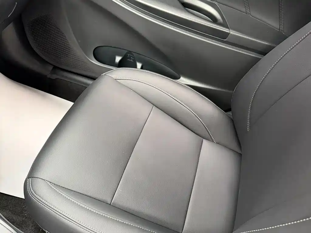 Toyota Yaris L 2022 — фото 13