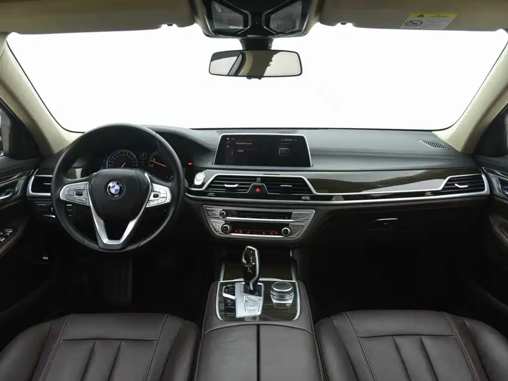 BMW 7 Series 2018 — фото 7