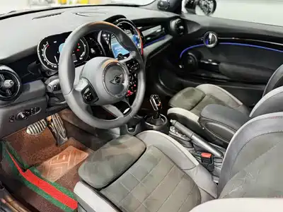 MINI MINI 2023