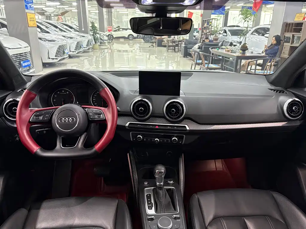 Audi Q2L 2023