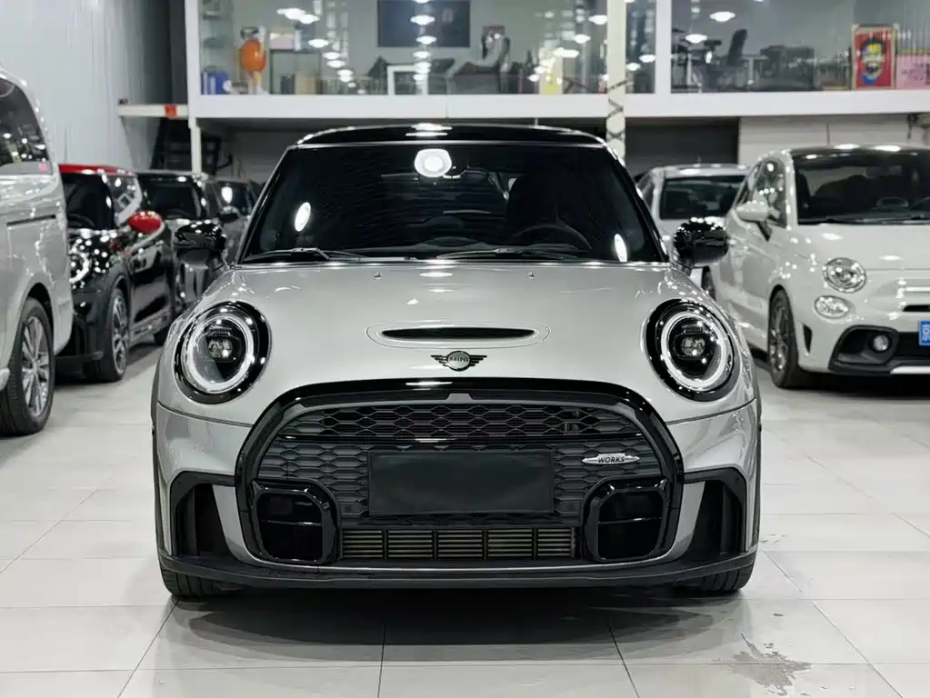 MINI MINI 2023