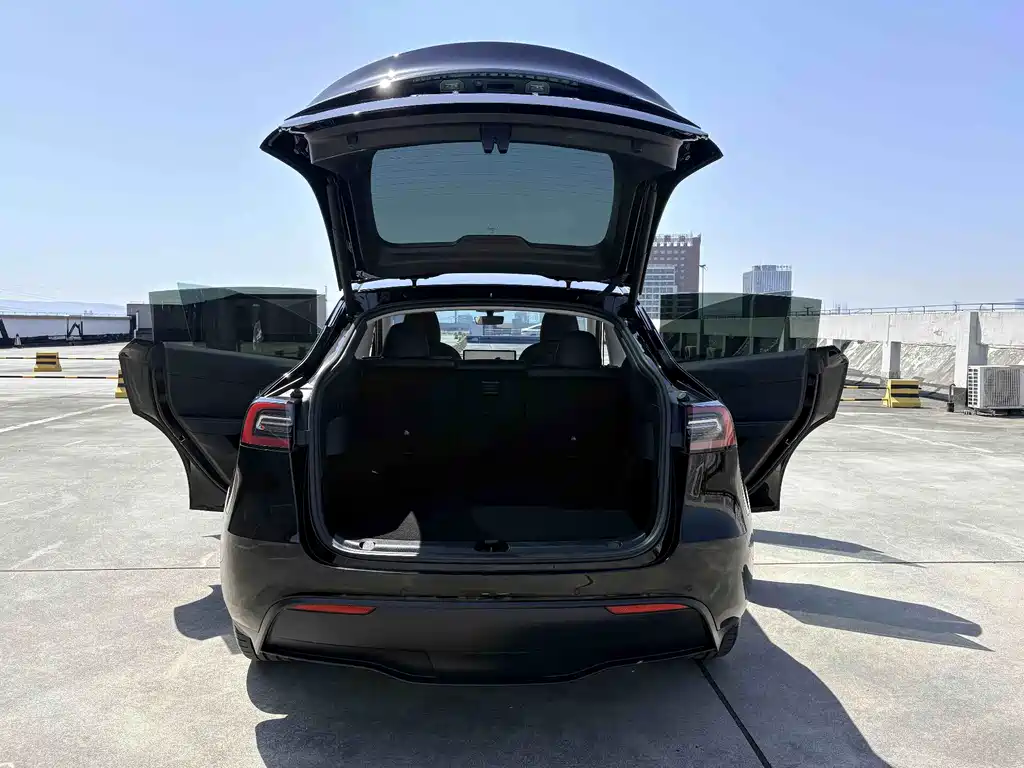Tesla Model Y 2022 — фото 15