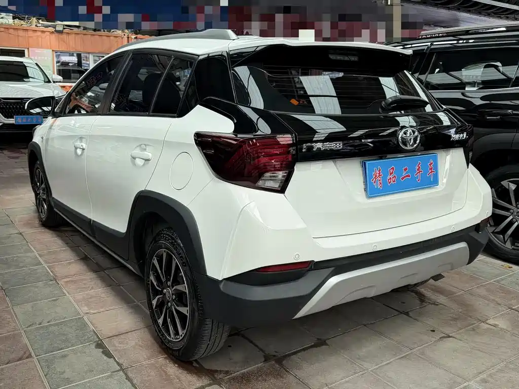 Toyota Yaris L 2022