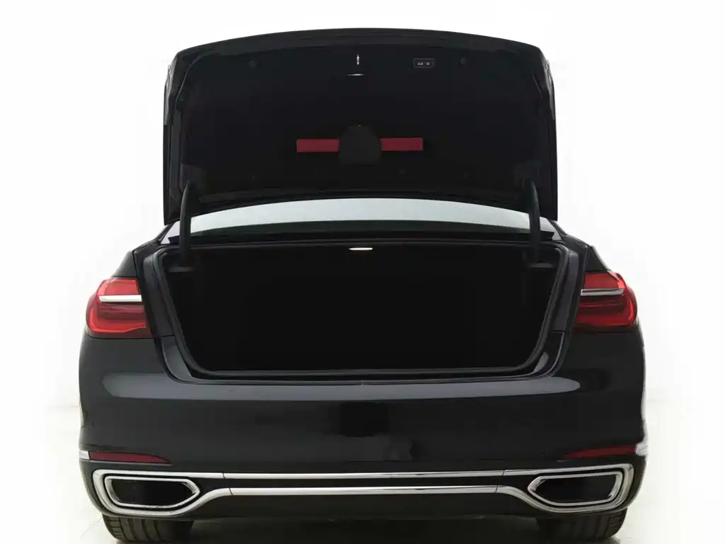 BMW 7 Series 2018 — фото 15