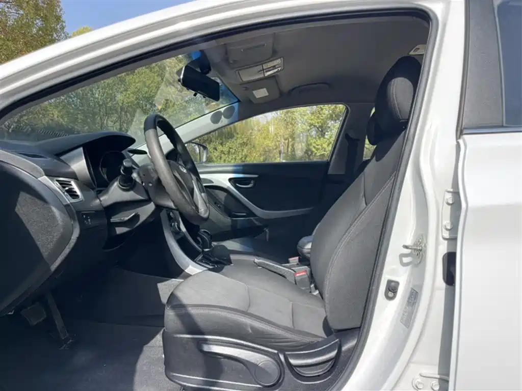 Hyundai Elantra Langdong 2018 — фото 13