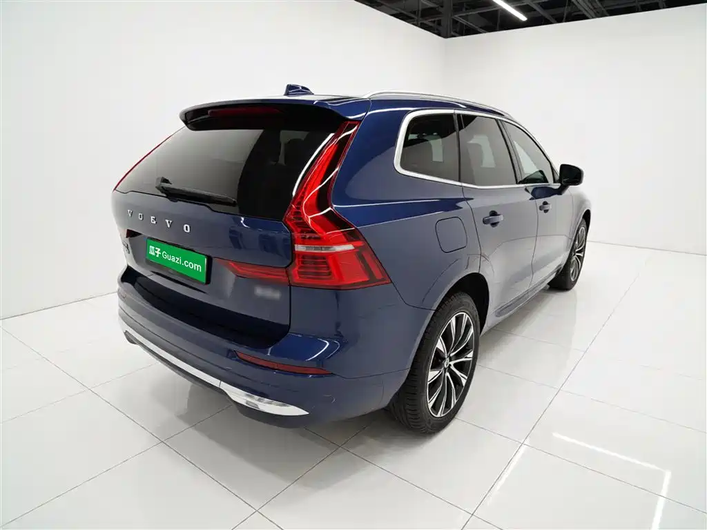 Volvo XC60 2022 — фото 7