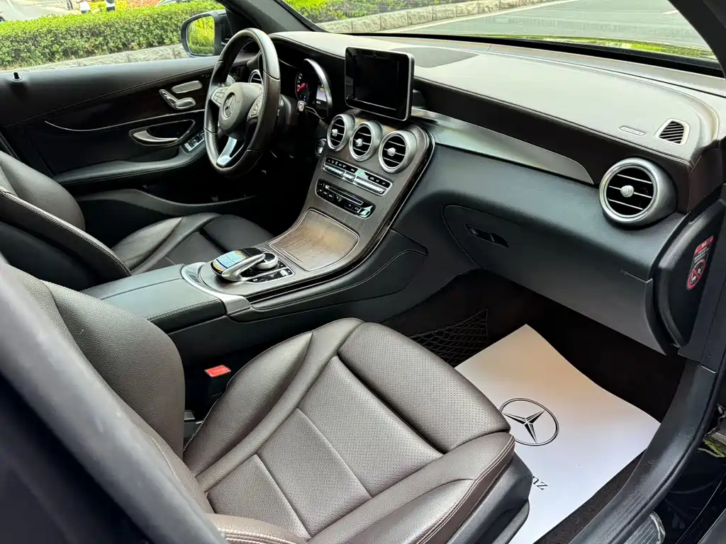 Mercedes-Benz GLC 2018 — фото 15