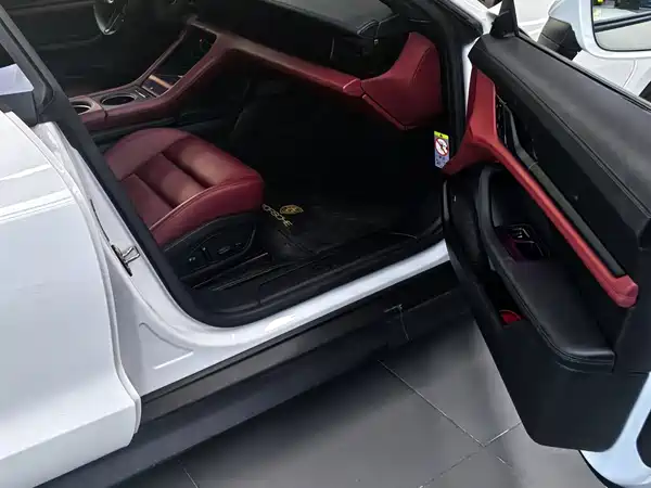 Porsche Taycan 2021