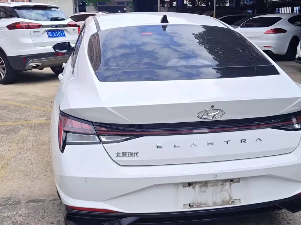 Hyundai Elantra 2023 — фото 10