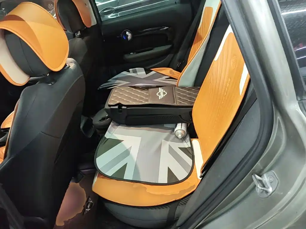 MINI Clubman 2019 — фото 17