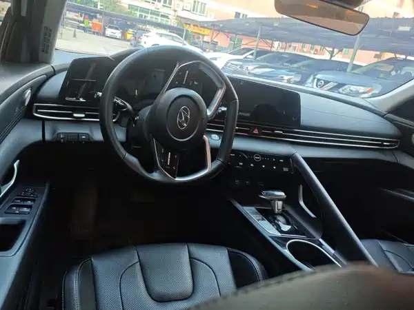 Hyundai Elantra 2023