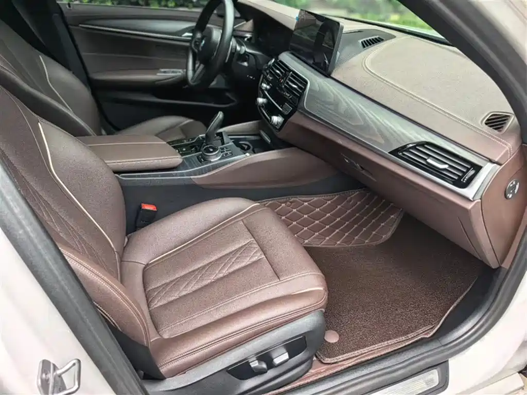 BMW 5 Series 2020 — фото 13