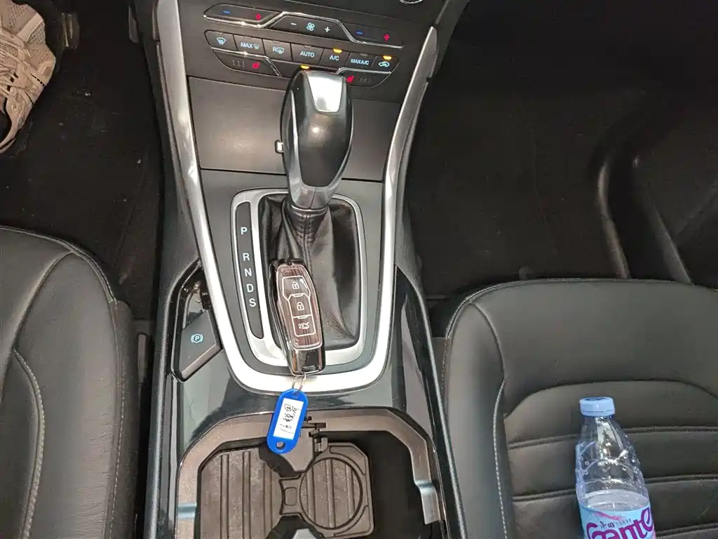 Ford Edge 2016 — фото 10