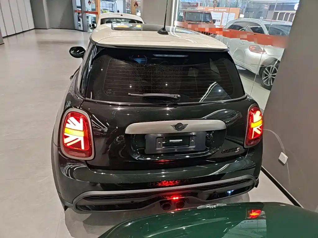 MINI MINI 2023