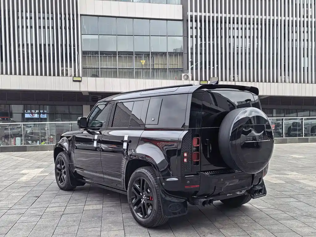 Land Rover Defender 2024 — фото 18
