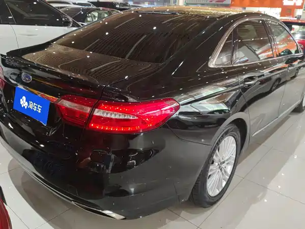 Ford Taurus 2016
