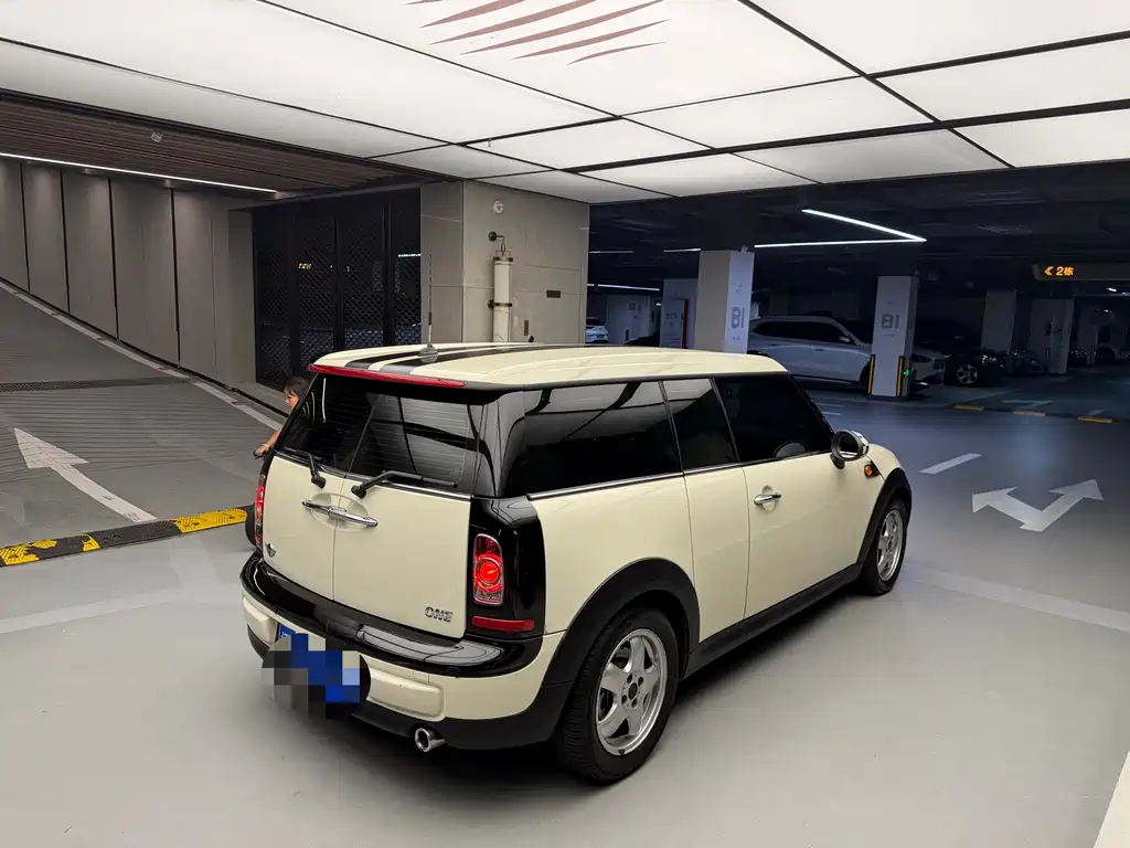 MINI Clubman 2011