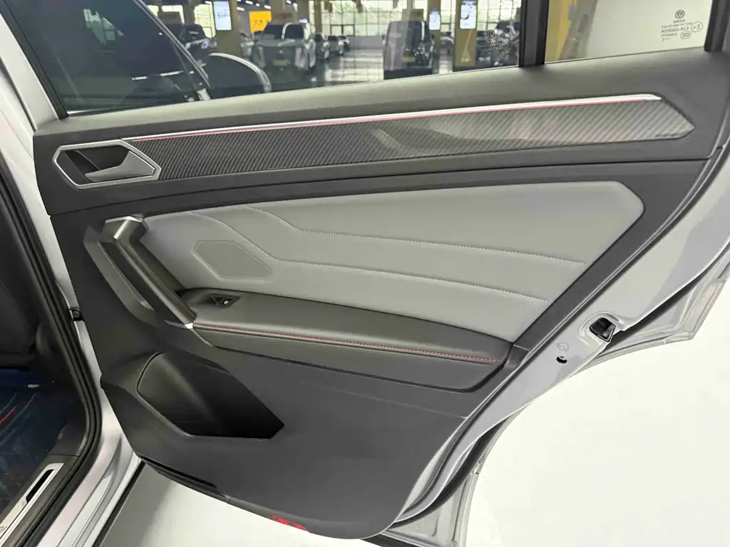 Volkswagen Tiguan L 2022