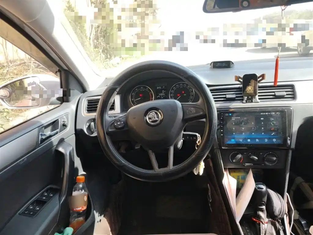 Skoda Rapid Spaceback 2015 — фото 15