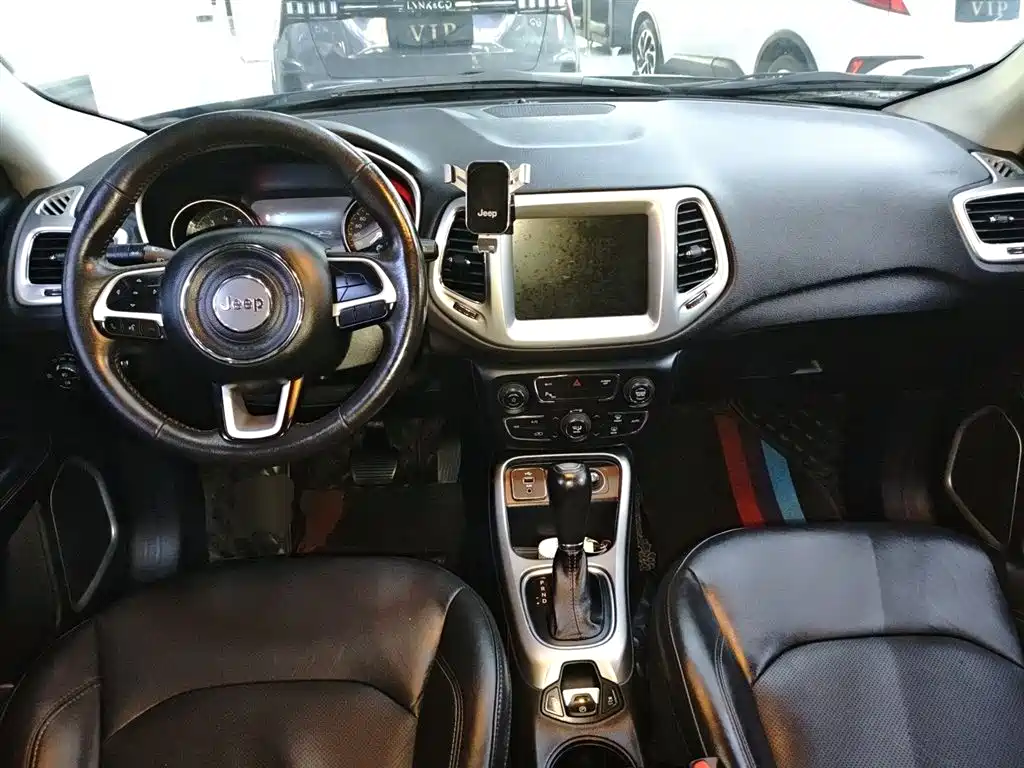 Jeep Compass 2018 — фото 10