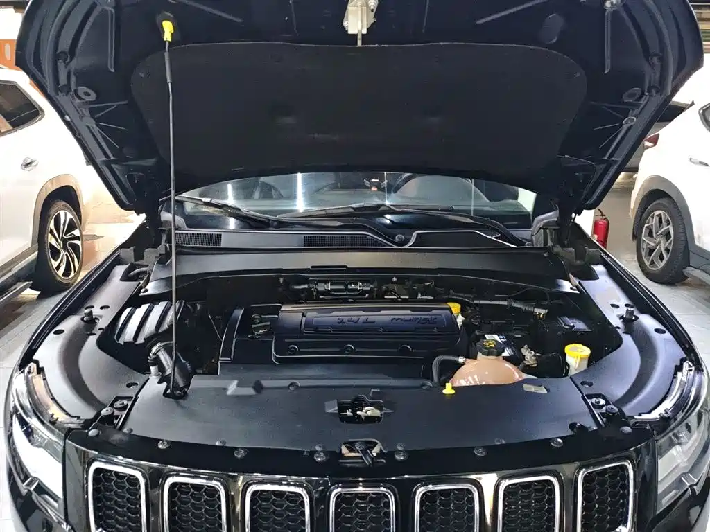 Jeep Compass 2018 — фото 20