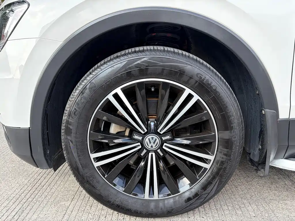 Volkswagen Tiguan L 2019 — фото 3