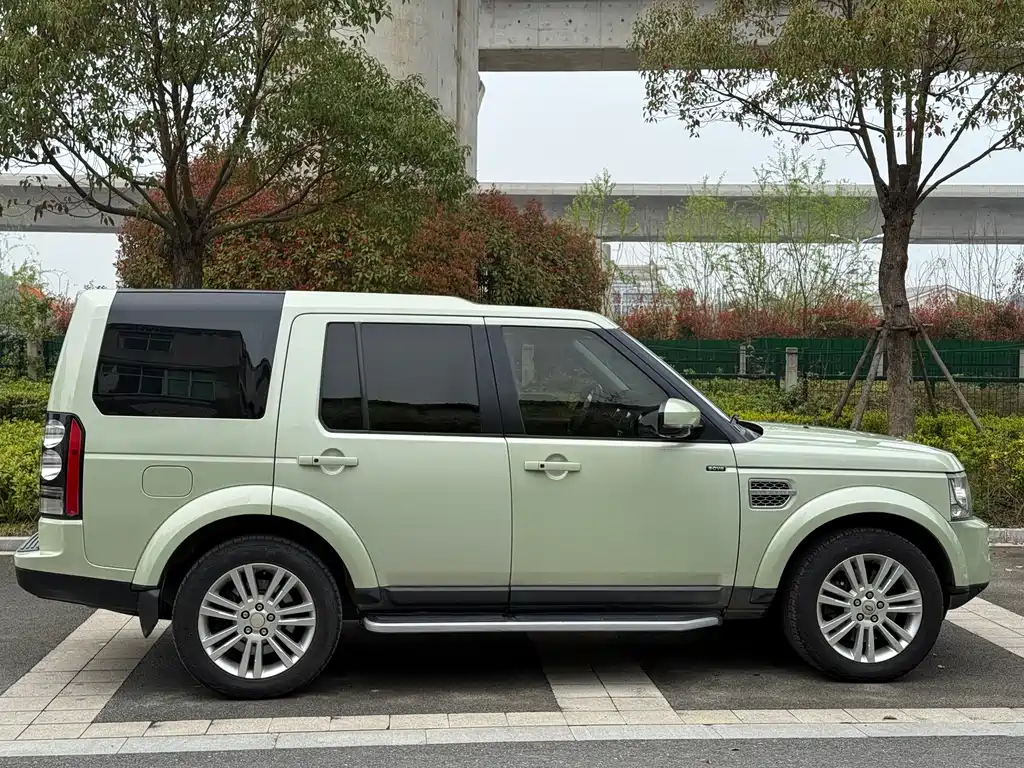 Land Rover Discovery 2014 — фото 7