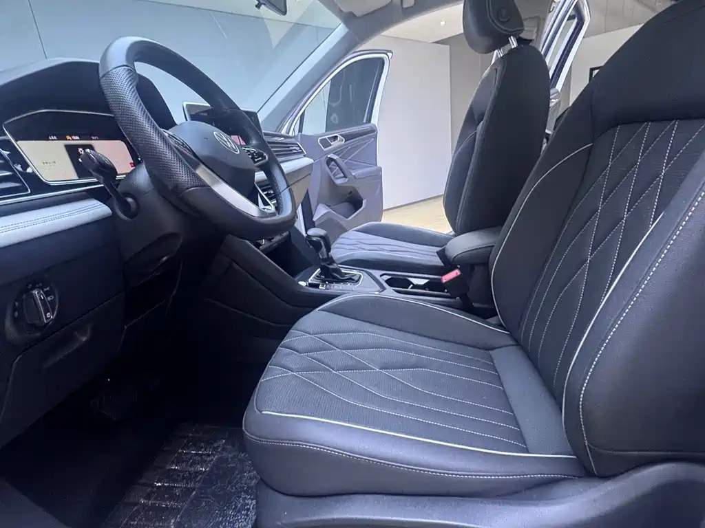 Volkswagen Tiguan L 2023 — фото 21