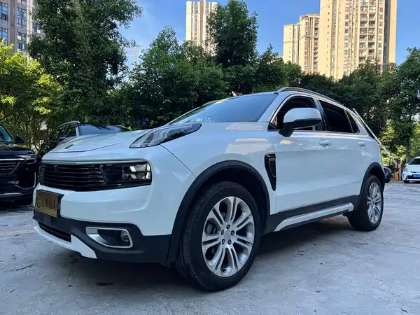 Lynk & Co 01 2020