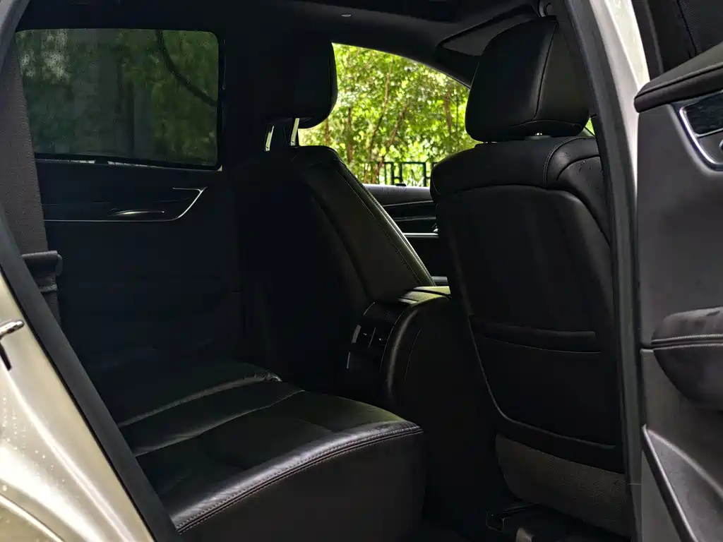 Cadillac XT5 2019 — фото 10
