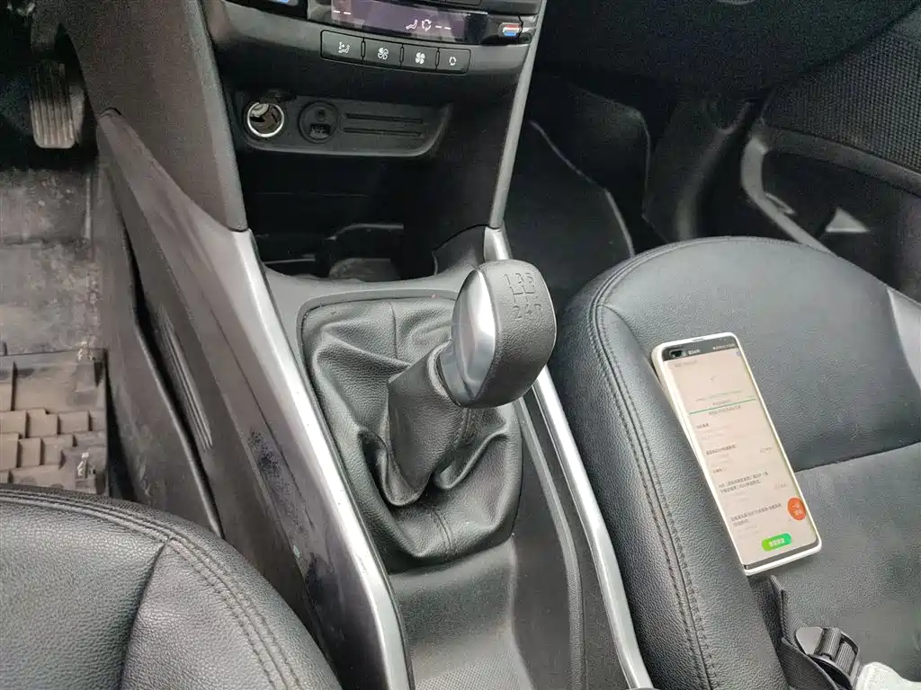 Peugeot 2008 2015
