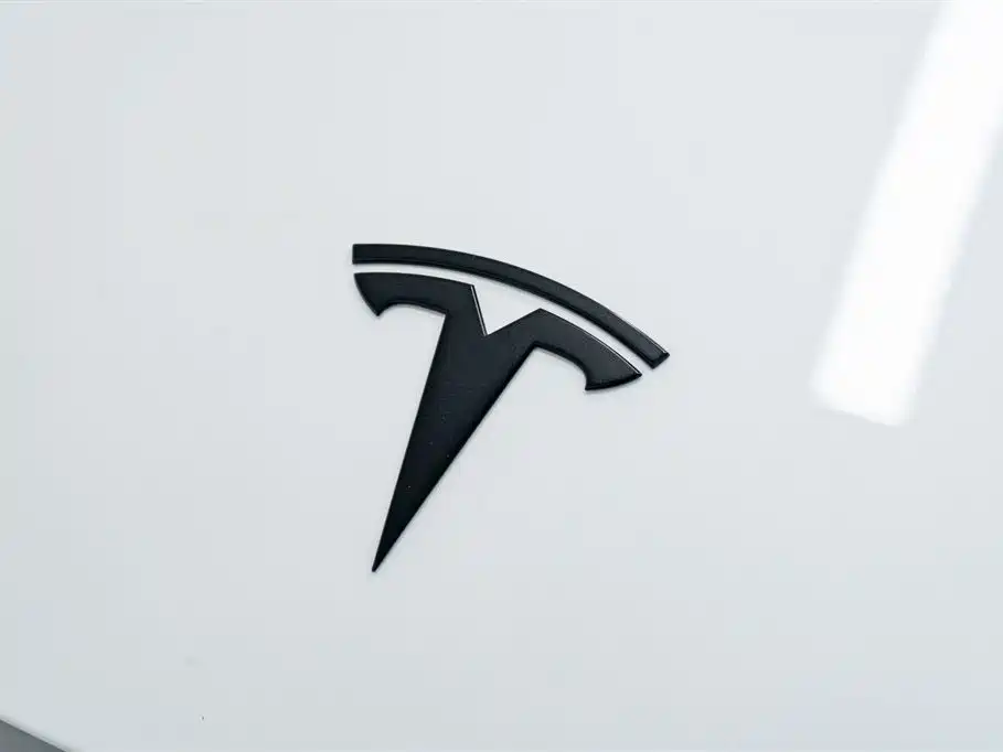 Tesla Model Y L 2025 — фото 8